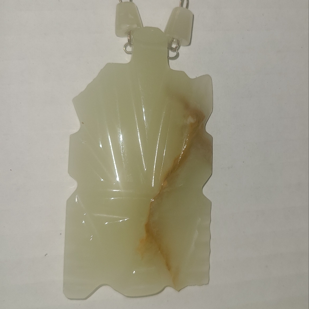 LUCITE PRIMITIVE STONE CARVING PENDANT NECKLACE